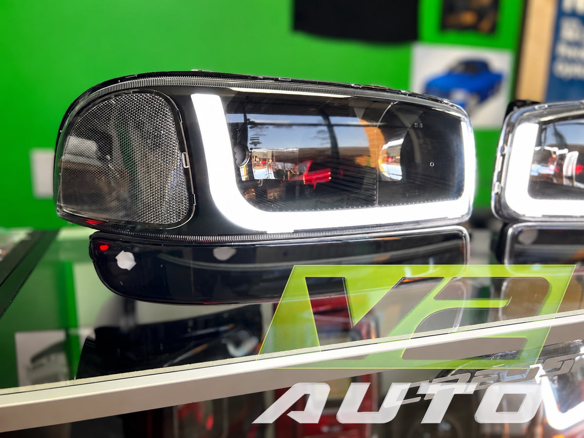 99-06 GMC Sierra Yukon "Switchback Sequential U Bar" Headlights
